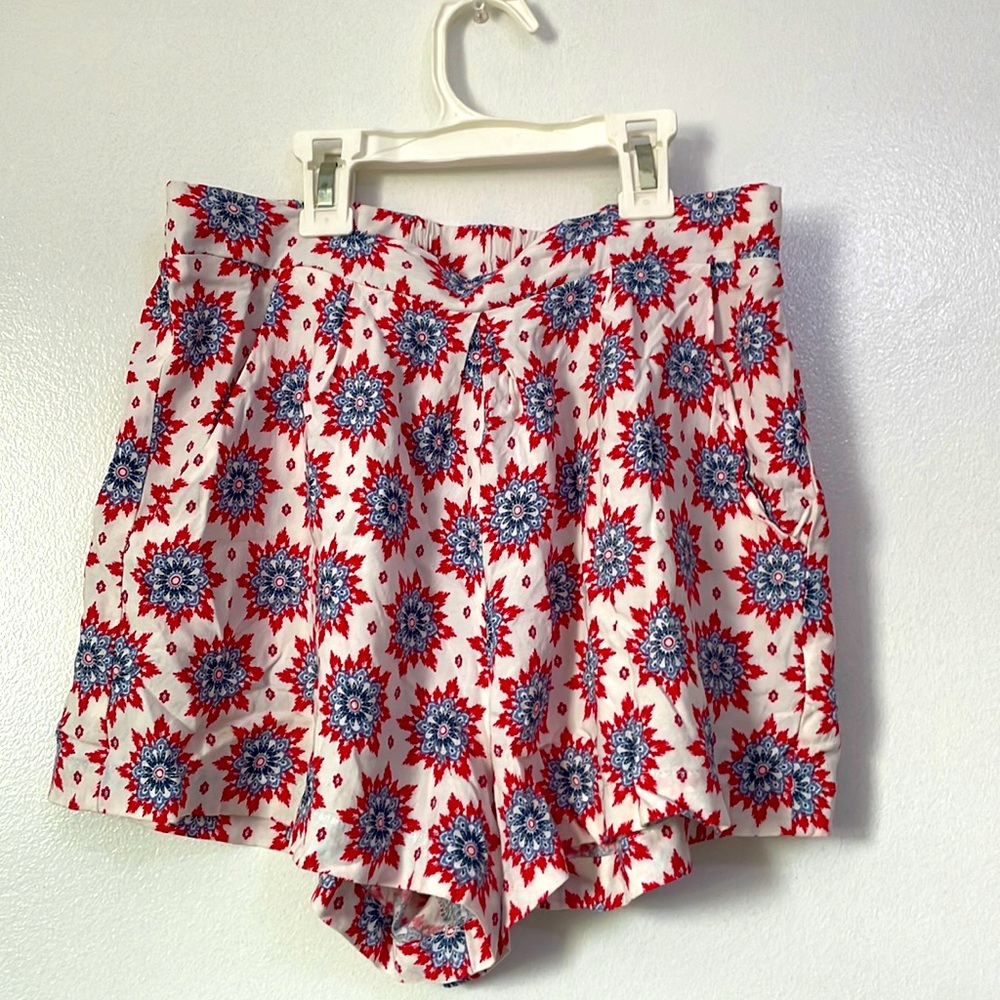 Flowy shorts that are almost skirt like with pockets